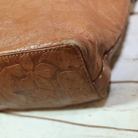 CÉLINE embossed floral leather shoulder handbag - Picture 4 of 8